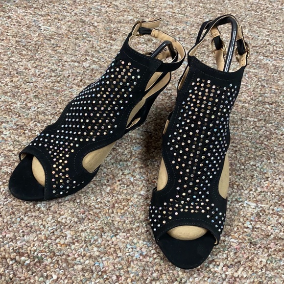 Forever 21 Blk suede open toe heel 8.5 4” heels - Picture 2 of 9